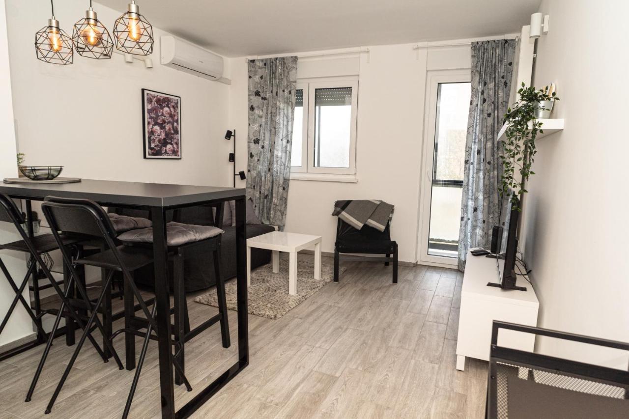 Ina Apartment